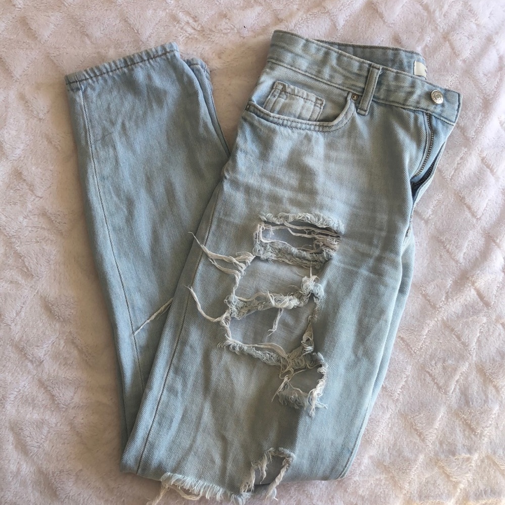 Forever 21 Ripped Boyfriend Denim Jeans.
